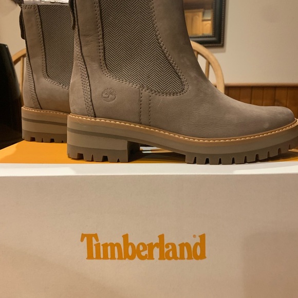 Timberland Boots - Picture 3 of 4